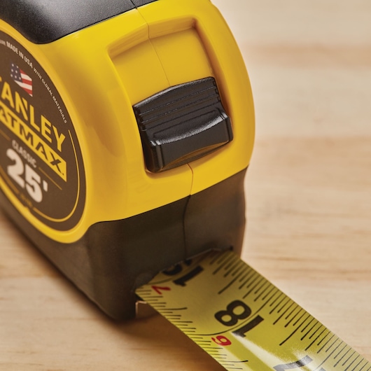 Protective full blade coating and large easy to read numbers feature of 25 foot FATMAX classic tape measure.