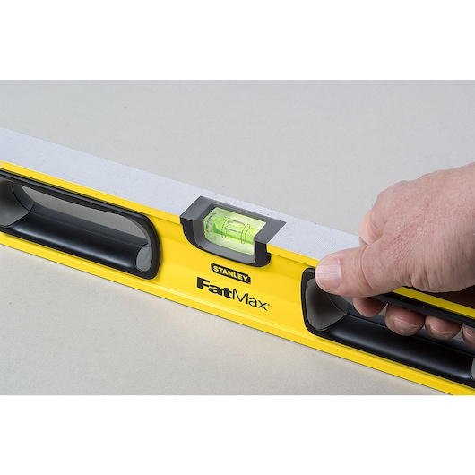Comfortable grip feature of 24 inch non magnetic level.