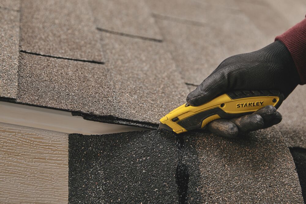Retractable Utility Knife being used.