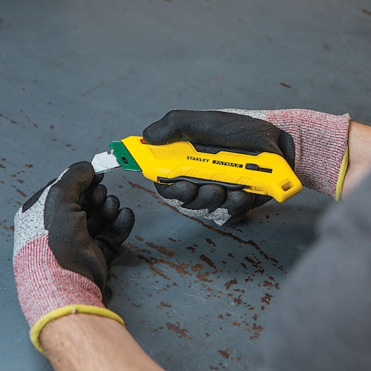 Fatmax right handed box top safety knife with its knife being set up.