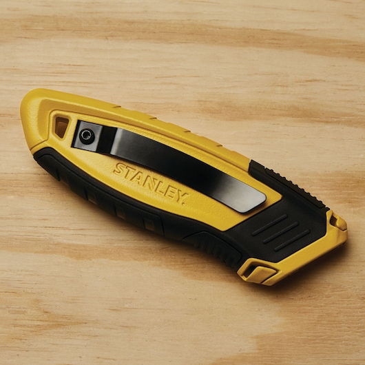 CONTROL GRIP RETRACTABLE UTILITY KNIFE placed on wood.
