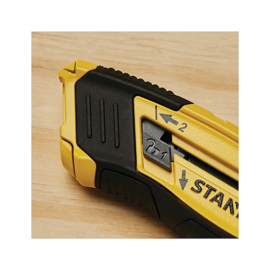 Two step blade change feature of CONTROL GRIP RETRACTABLE UTILITY KNIFE.